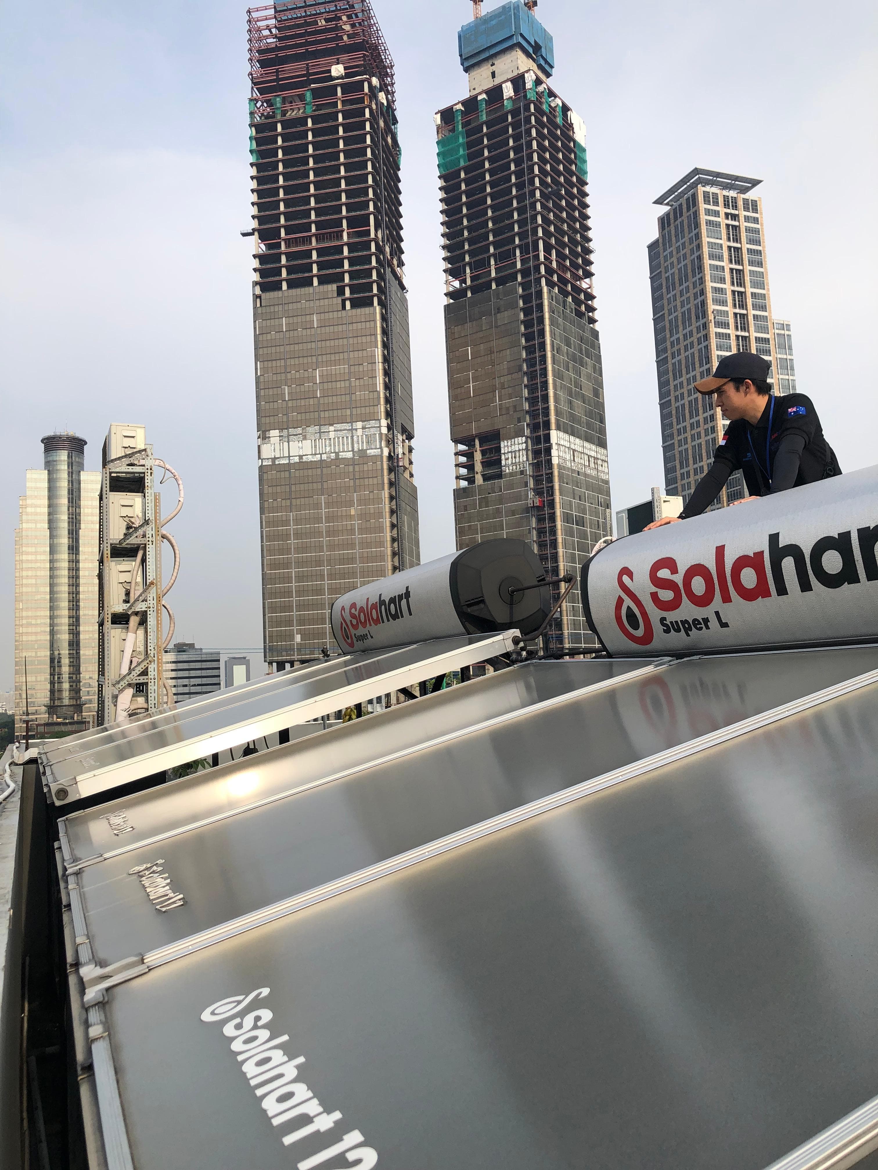 Service Water Heater Solahart di area gedung tinggi